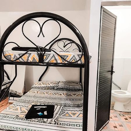 Malunggay Apartments Марівелс Екстер'єр фото